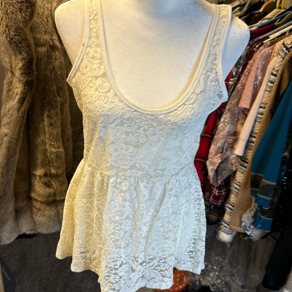 Aeropostale Cream lace stretchy peplum top. Blouse. Size M. EUC